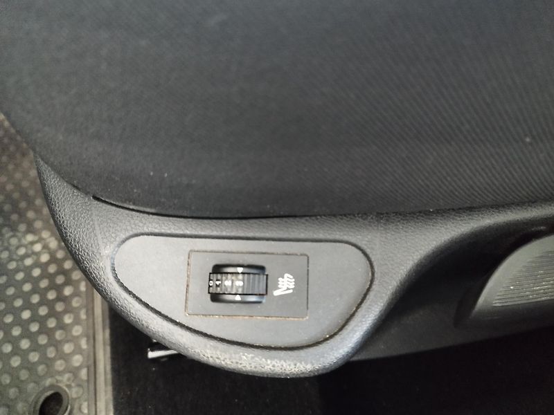 Peugeot 308 (2010) 1,6HDI,80KW,7MÍST,PANOR,SER.KN - fotka 23 z 31