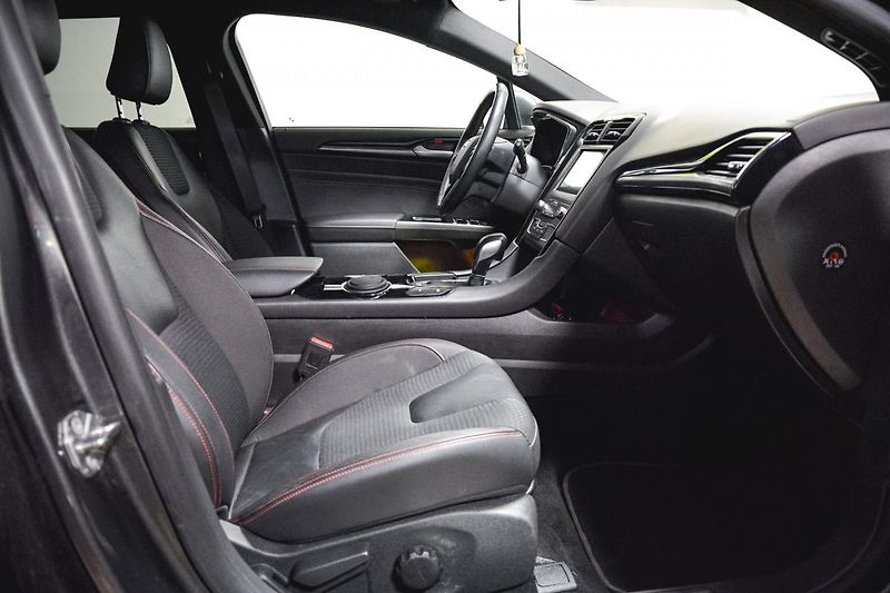 Ford Mondeo (2021) 2.0 138kw Hybrid ecvT TITANIUM - fotka 27 z 32