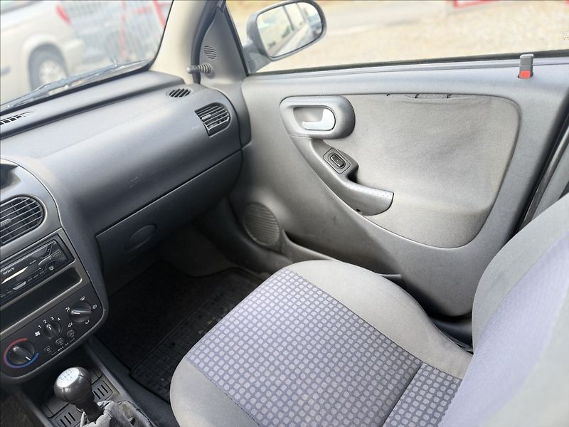 Opel Corsa 1,2 i KLIMA, PO STK - fotka 16 z 22