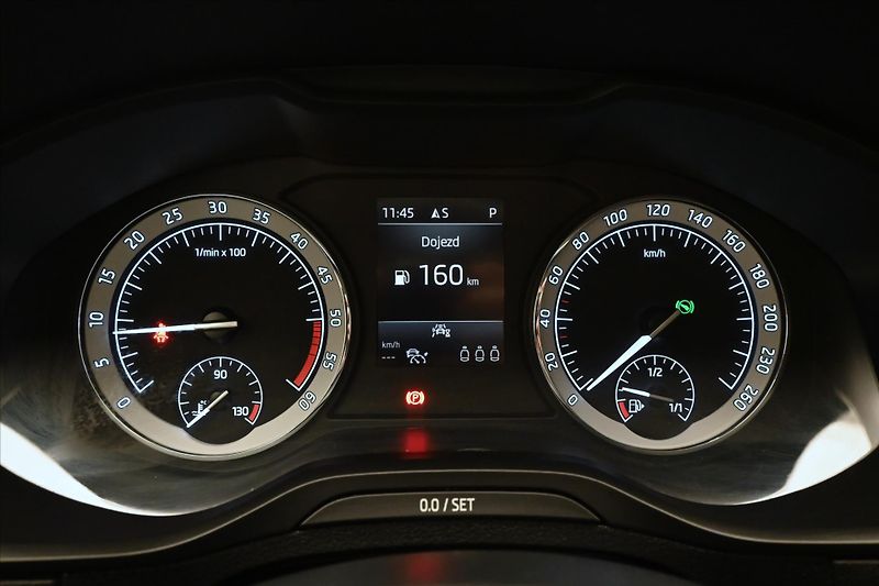 Škoda Karoq 2,0 TDI 85 KW DSG Ambiente Zár - fotka 16 z 30