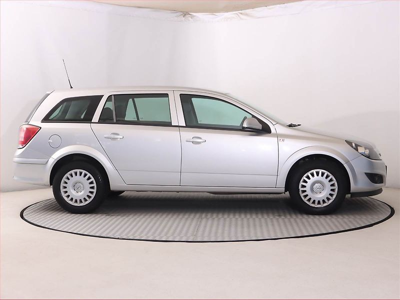 Opel Astra (2012) 1.6 16V, Serv.kniha, po STK - fotka 6 z 15