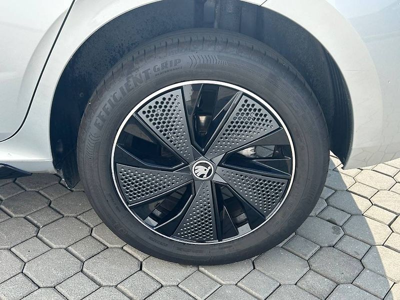 Škoda Kamiq Monte Carlo 6MP 1,0TSI - fotka 22 z 24