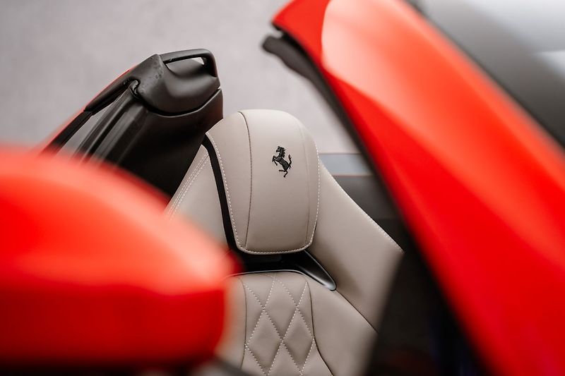 Ferrari 812 GTS, lift, karbon, CZ - fotka 13 z 40