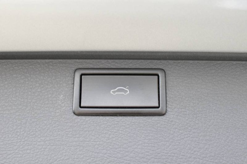 Volkswagen Multivan (2020) 2.0TDI 146kW DSG 4Motion, tažn - fotka 16 z 26