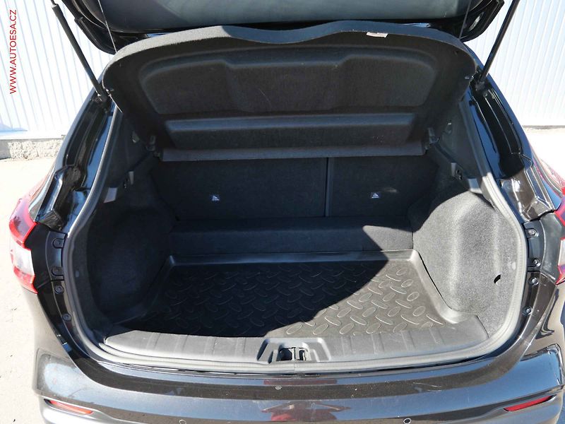 Nissan Qashqai (2021) 1.3 DiG-T, 2.maj,ČR, Acenta - fotka 7 z 24