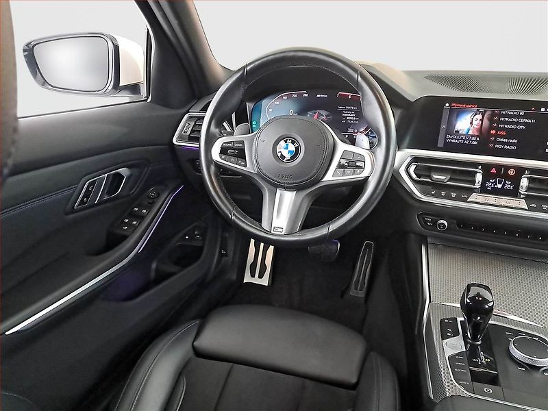 BMW Řada 3 (2021) 320 e xDrive - fotka 7 z 25