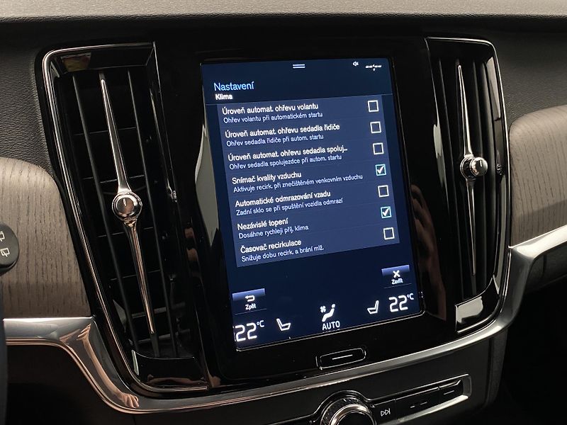Volvo V90 CC D5 AWD MOMENTUM POLESTAR  - fotka 43 z 46