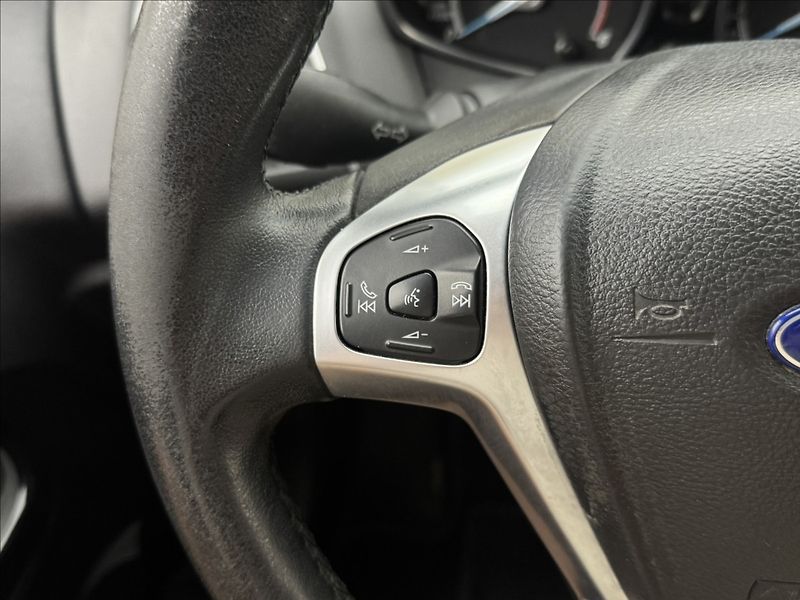 Ford B-MAX 1,6 NAVI KLIMA SENZORY TAŽNÉ - fotka 10 z 36