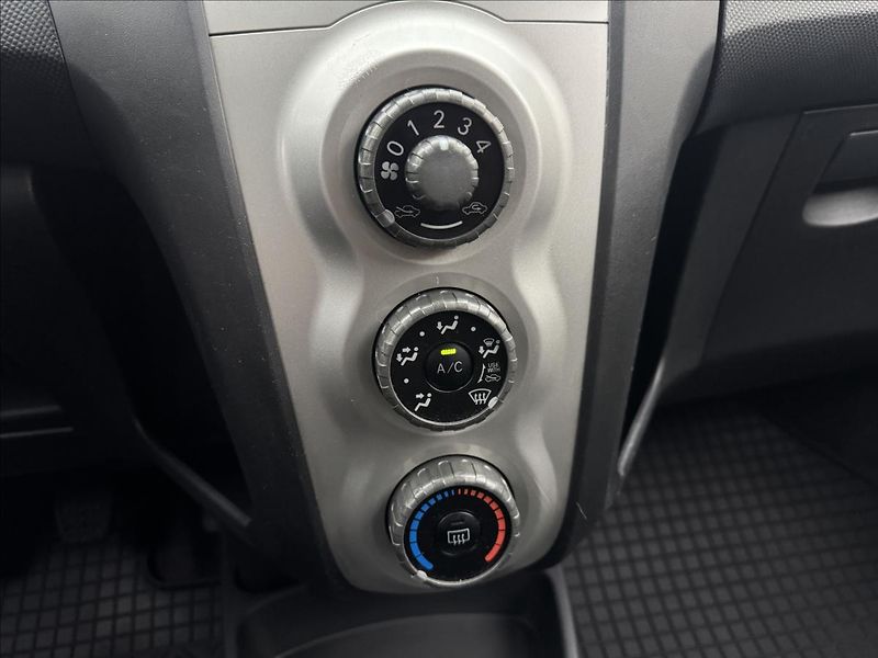 Toyota Yaris 1,3 64kW KLIMA ČR ZÁNOVNÍ LPG - fotka 12 z 23