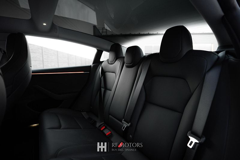 Tesla Model 3 (2024) Performance 625 PS, 4x4 - fotka 6 z 13