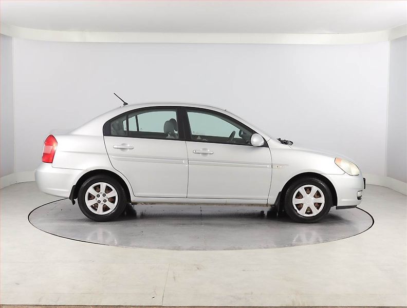 Hyundai Accent (2007) 1.4i, po STK, dobrý stav - fotka 6 z 14