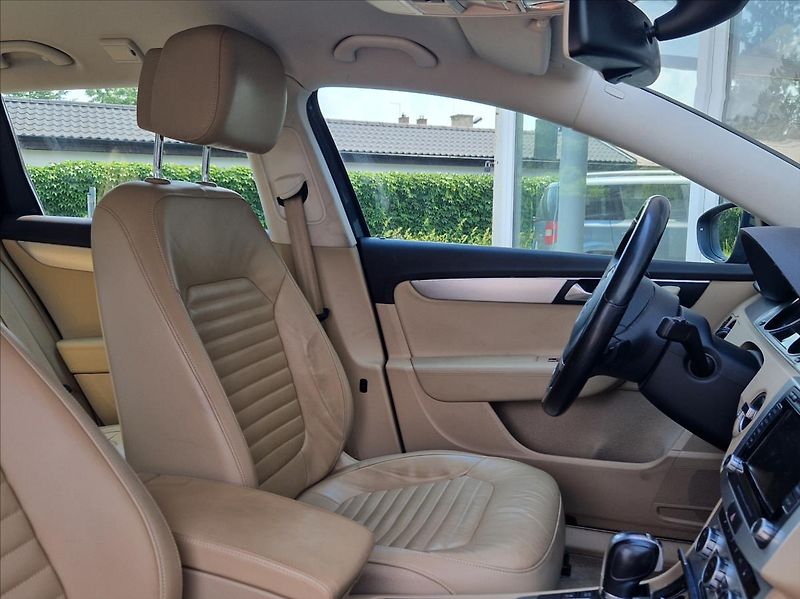 Volkswagen Passat 2,0 TDi 4MOTION KŮŽE KAMERA - fotka 15 z 37