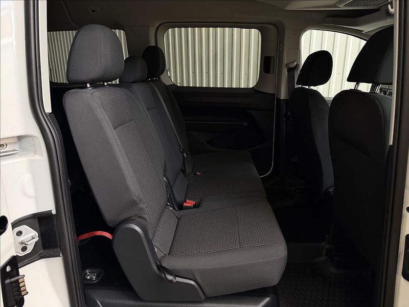 Volkswagen Caddy MAXI 1.5TSI 7MÍST 1.MAJITEL - fotka 32 z 37