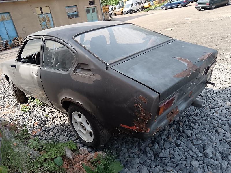 Opel Kadett (1977) GT coupe bez motoru - fotka 5 z 16