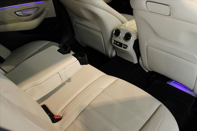 Mercedes-Benz Třídy E 53 AMG 4MATIC+ MB100/DIS+/Pano - fotka 35 z 39