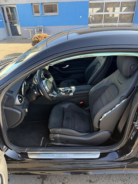Mercedes-Benz Třídy C C 400 245kW COUPE 4x4 AMG  - fotka 13 z 20