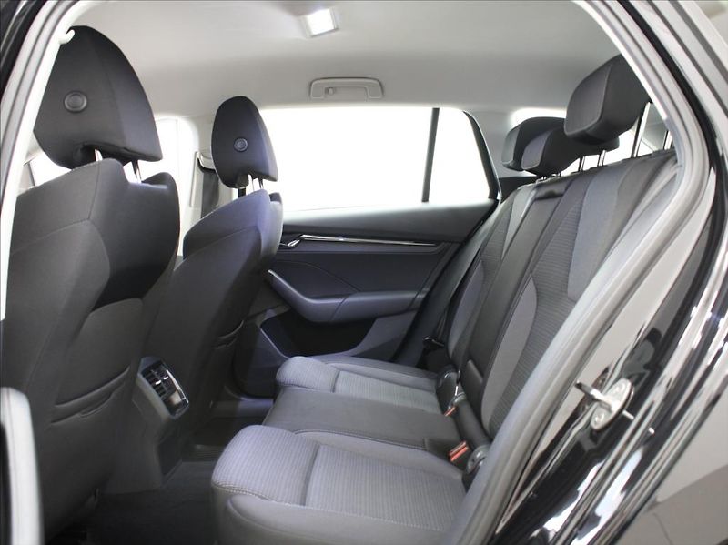 Škoda Octavia 2,0 TDi 85kW DSG Ambi. TAŽNÉ - fotka 7 z 21