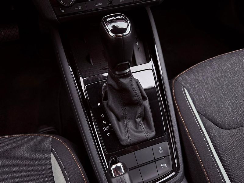 Škoda Kamiq 1.0 TSi Style DSG, Serviska - fotka 29 z 35