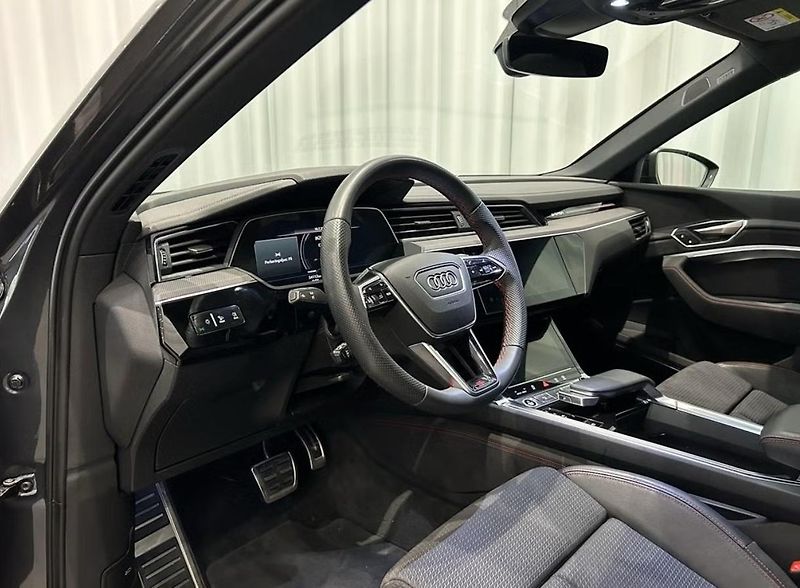 Audi Q8 e-tron 55 Q 360k Pano Matrix 4 zóny   - fotka 9 z 18