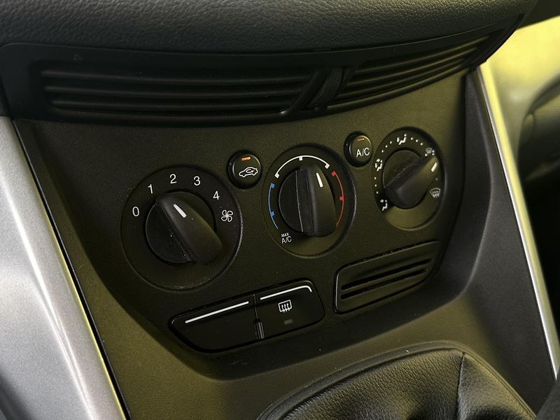 Ford C-MAX (2012) 1.6/77kW *KLIMA* ČR  - fotka 14 z 28