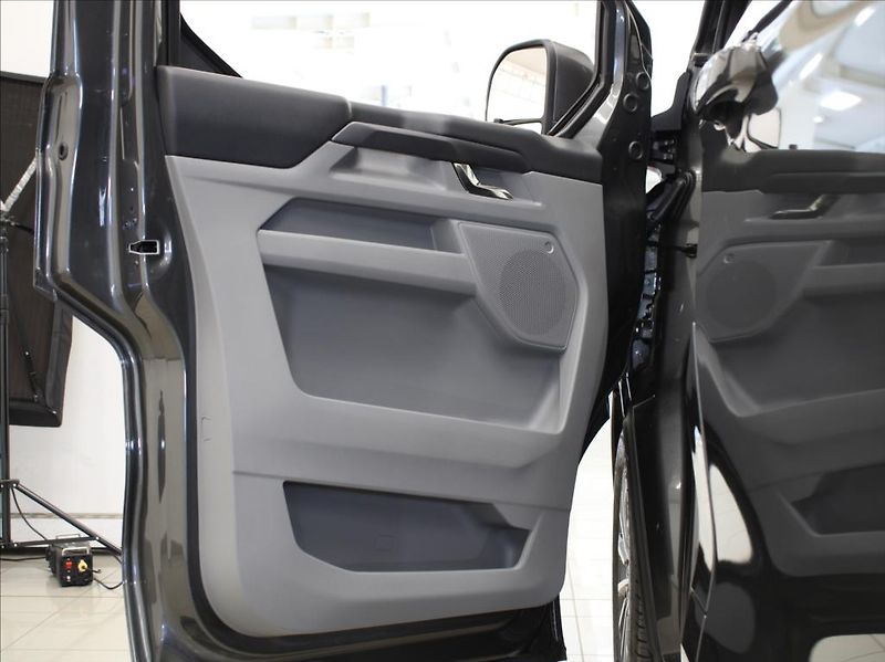 Ford Tourneo Custom 0,0 E-Tourneo 160kW  970km! ČR - fotka 18 z 25