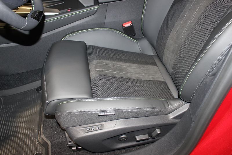 Peugeot 308 (2026) SW GT Hybrid 145 e-DCS6 - fotka 9 z 23