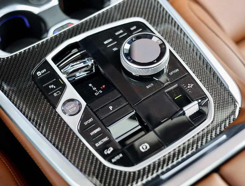 BMW X5 (2025) 50e xDrive M SPORT Individual - fotka 38 z 53
