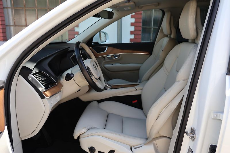 Volvo XC90 (2019) B5 AWD Inscription - fotka 7 z 21