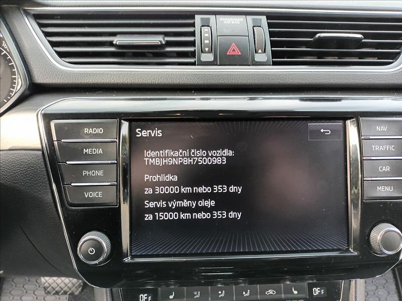 Škoda Superb 2,0 TDI,110KW,NAVI,VÝHŘEV, - fotka 32 z 41