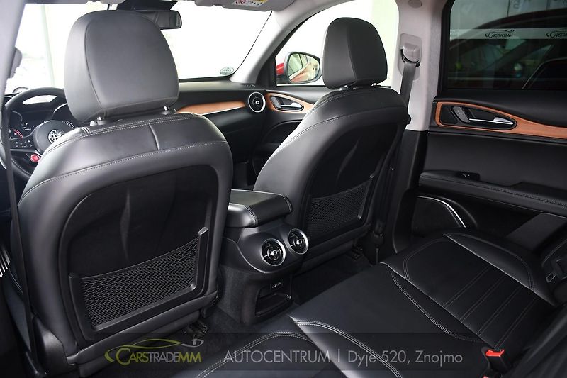 Alfa Romeo Stelvio 2.0 Q4 VELOCE - fotka 12 z 52