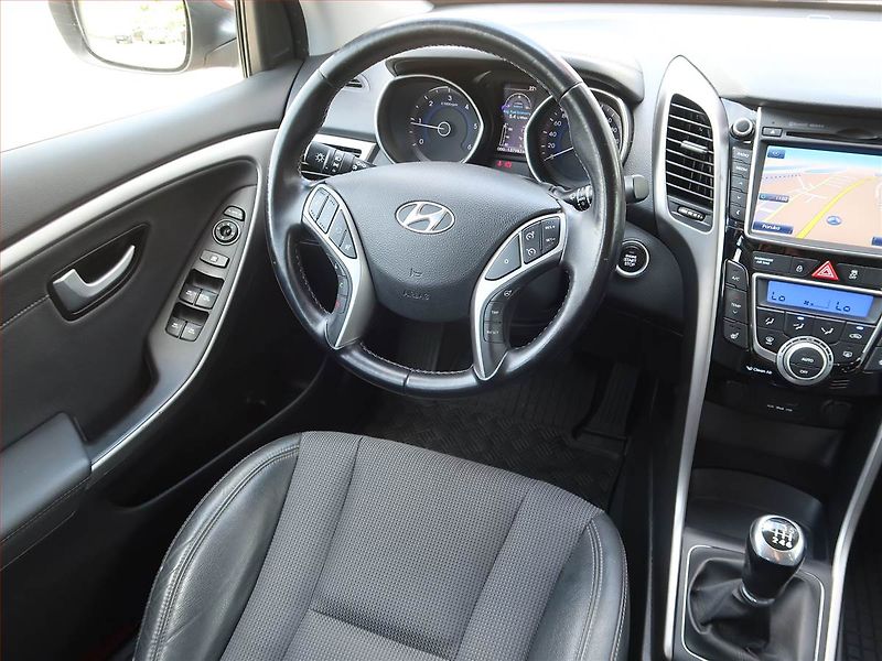 Hyundai i30 (2013) 1.6 CRDi, Serv.kniha, Navi - fotka 7 z 17