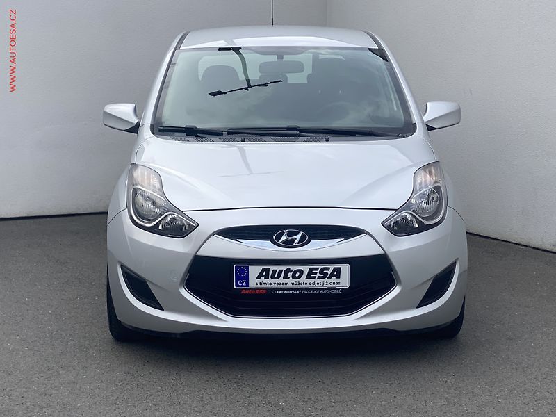 Hyundai ix20 (2013) 1.6 CRDi, AC, park. čidla - fotka 2 z 16