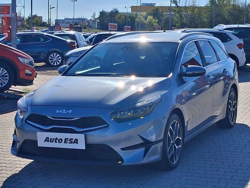 Kia Ceed (2022) 1.5 TGDi, 1.maj,ČR, TOP - fotka 3 z 18