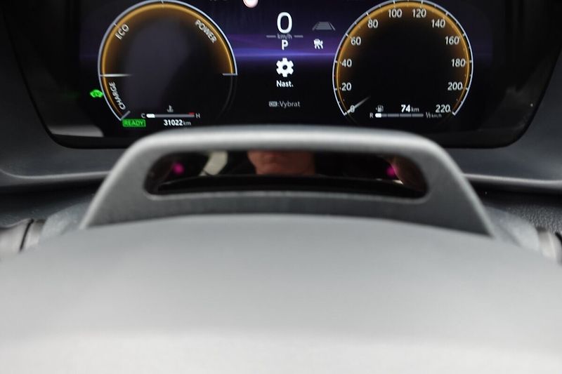 Toyota C-HR 2,0HSD 4x4 Executive Premiere - fotka 29 z 37