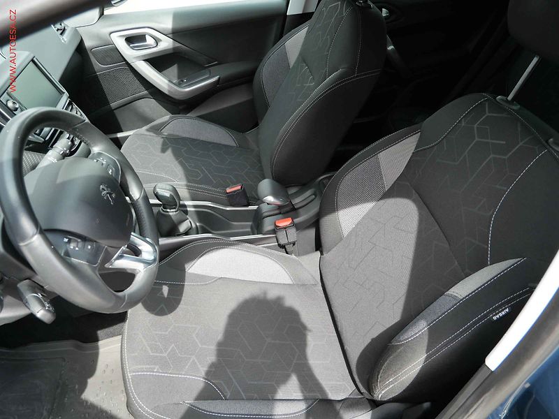 Peugeot 2008 (2019) 1.2 PT, 1.maj,ČR, Active - fotka 9 z 22