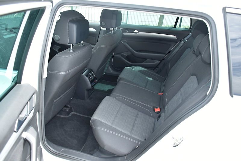 Volkswagen Passat (2021) BUSINESS 1.5 TSI 110kW - fotka 26 z 33