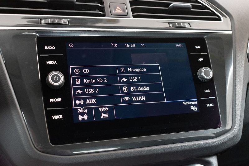 Volkswagen Tiguan 1.5 TSI DSG*VIRTUAL*KAMERA*ACC - fotka 27 z 44
