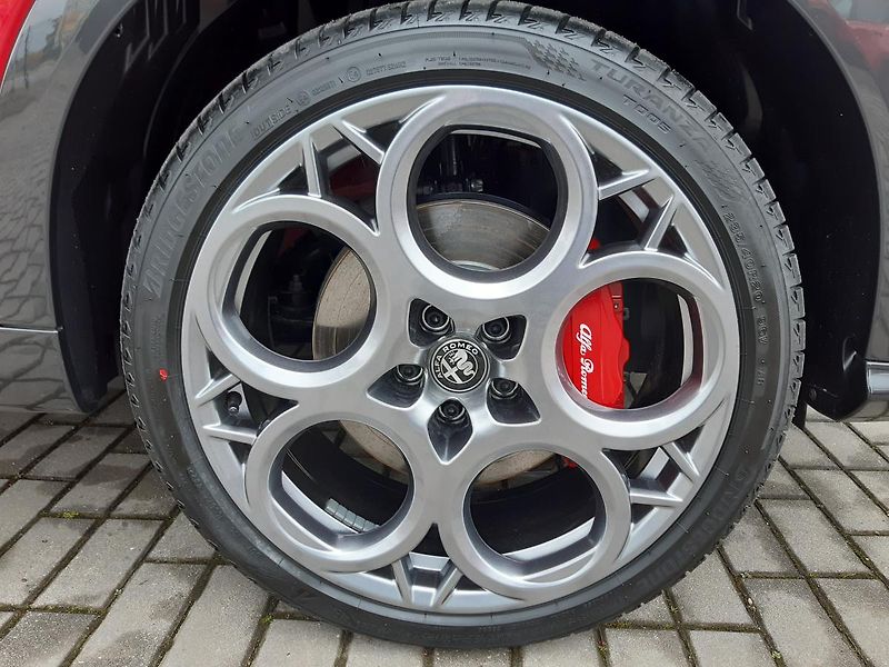 Alfa Romeo Tonale (2023) 1,3 PHEV 280 PS  Veloce - fotka 10 z 48