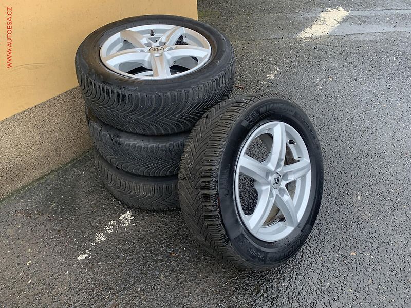 Volkswagen Passat (2015) 2.0 TDi, R-Line, DSG, LED - fotka 21 z 22