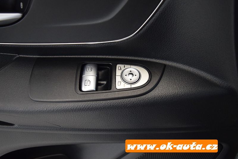 Mercedes-Benz Vito 114 CDI LONG 8 MÍST TOURER - fotka 35 z 49