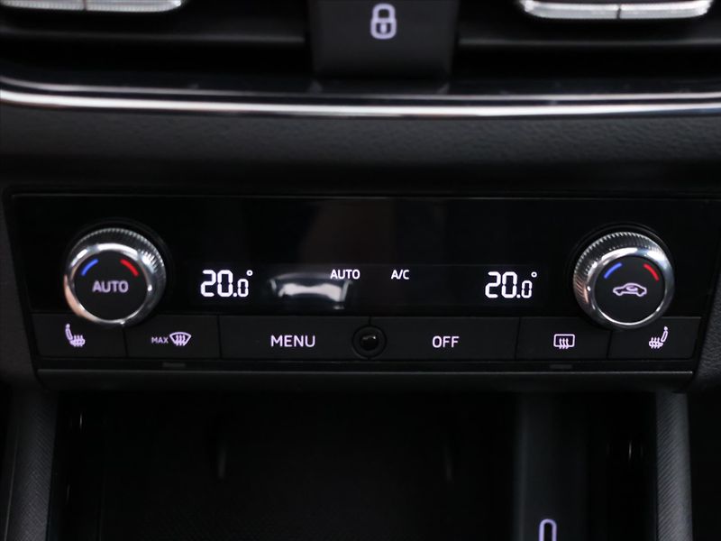 Škoda Kamiq 1,0 TSI DSG Style Sport Virtua - fotka 25 z 35