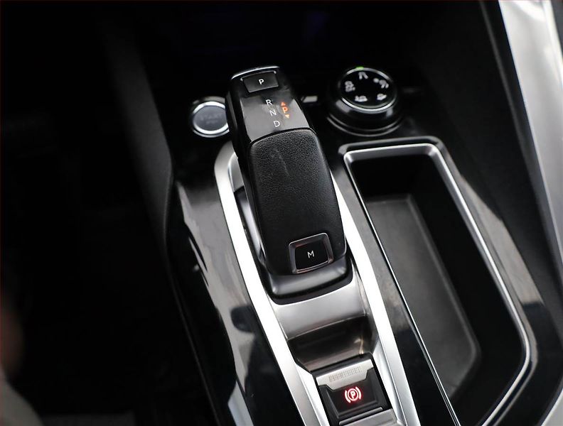 Peugeot 5008 (2018) 1.6 THP, Automat, 7 míst - fotka 11 z 21