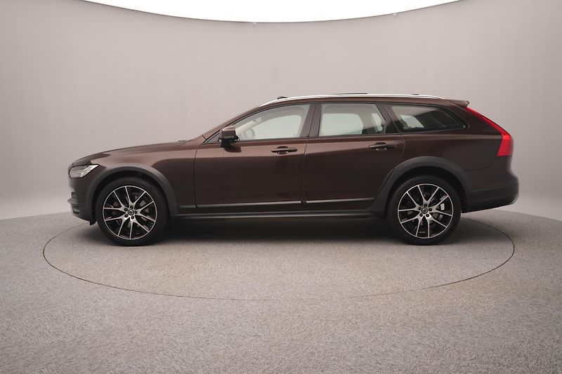 Volvo V90 CC D5 AWD PRO POLESTAR CZ AUT  - fotka 7 z 42