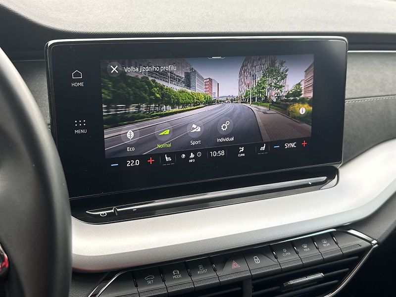 Škoda Octavia (2022) Combi 1.5 TSI M-HEV DSG Style - fotka 22 z 36