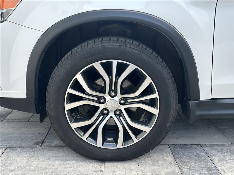 Mitsubishi ASX 2,2 DI-D 150PS  Intense+ A/T 4 - fotka 41 z 51