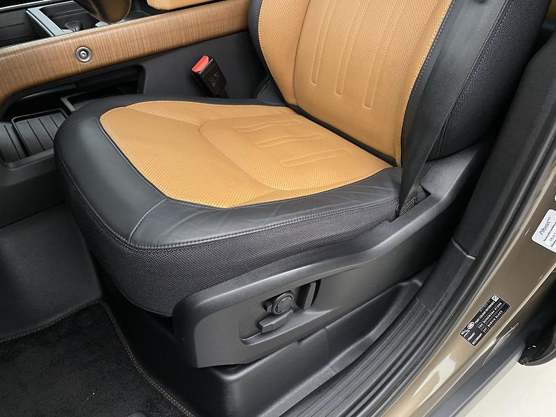 Land Rover Defender 110 D300 X AWD AUT REZERVACE - fotka 24 z 55