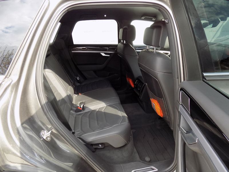 Volkswagen Touareg (2018) 3.0TDI/R-Line/4x4/AT/Matrix/ - fotka 19 z 47