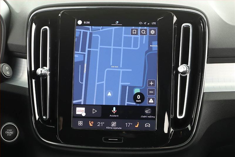 Volvo XC40 (2022) B3 - fotka 13 z 20