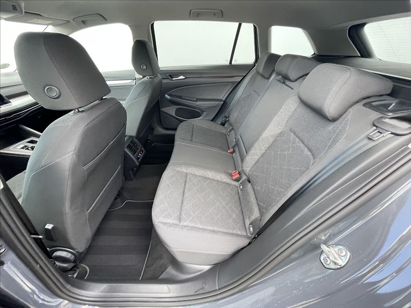 Volkswagen Golf Variant 1,5 eTSI DSG Life Kamera+KESSY - fotka 15 z 23