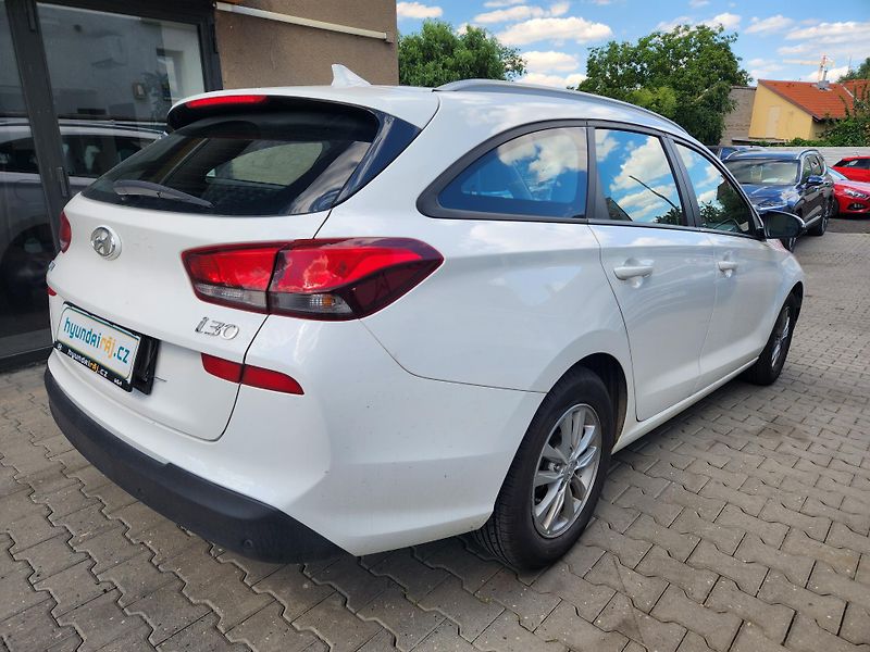 Hyundai i30 1.6-SPOTŘEBA CCA5.5l/100KM - fotka 10 z 12